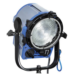 ARRI, 1000W T1 Location Fresnel with Stand Mount (120-240 VAC)
